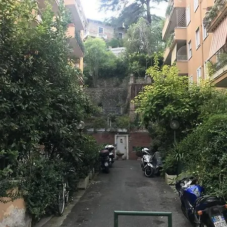 Trastevere Hillary E Vale *